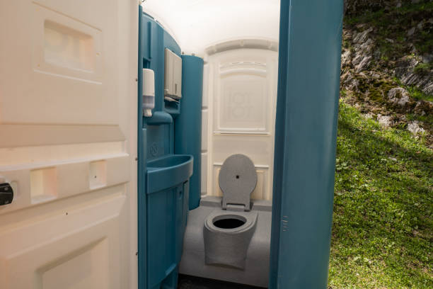 Best Restroom Trailer for Weddings  in Mansfield Center, CT